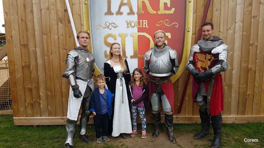 גיבורי מופע האבירים ב Warwick castle